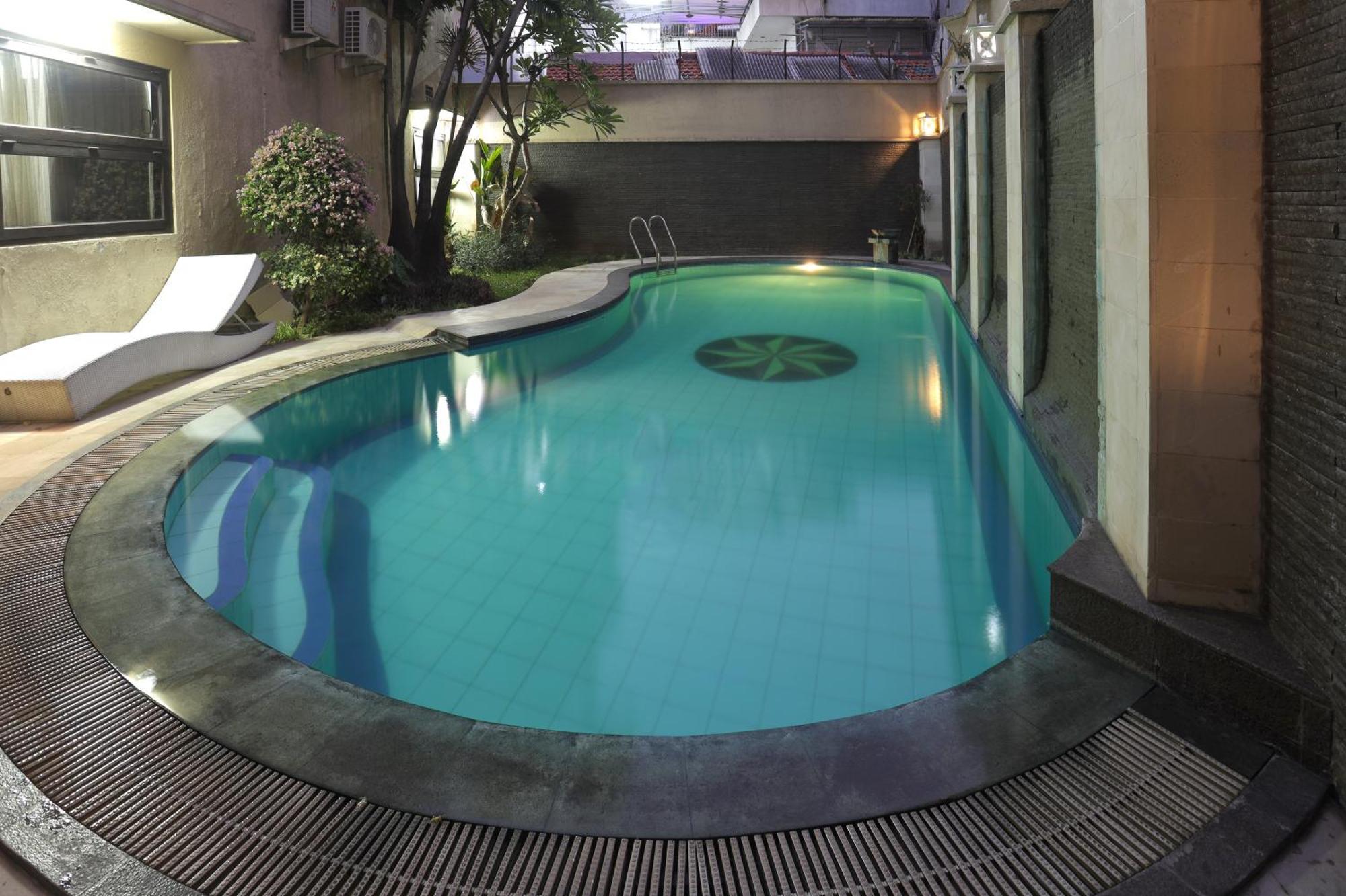 Jambuluwuk Residence Menteng Джакарта Екстериор снимка